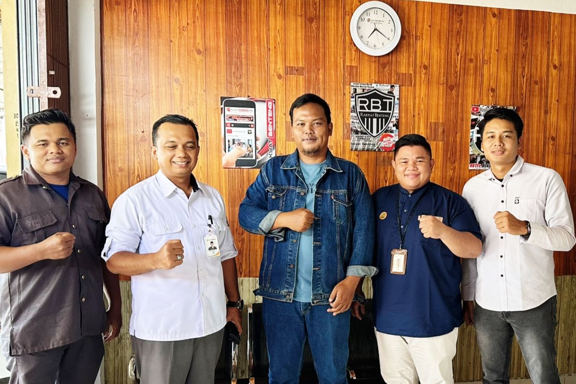 Kunjungan Pimpinan Bank Bengkulu ke Kantor Media Rakyat Benteng Disambut Hangat 