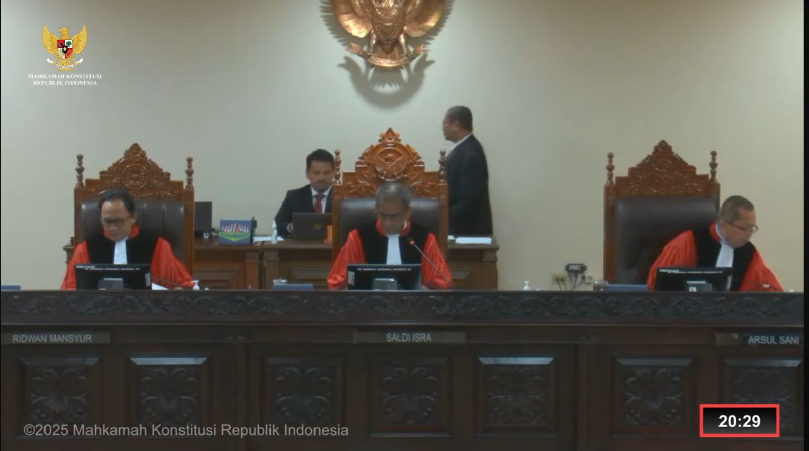 Sidang Pemeriksaan Pendahuluan Mahkamah Konstitusi Berakhir, Gugatan Tim Kuasa Hukum Evi-Rico Resmi Ditarik