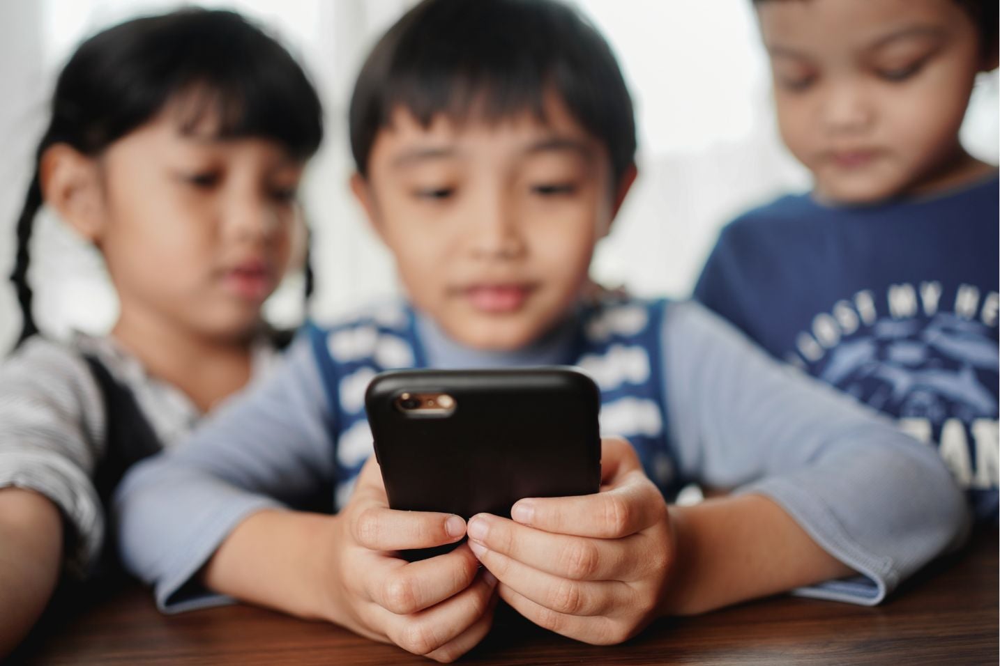 Bunda Harus Tahu! Inilah 5 Ciri Anak Kecanduan Gadget yang Wajib Diwaspadai