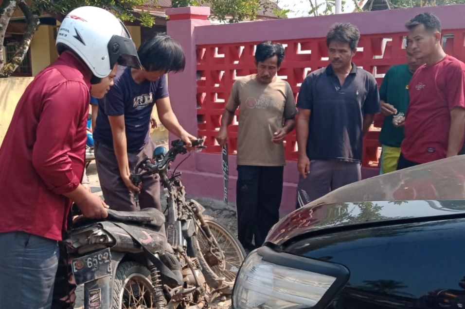 Lakalantas di Bengkulu Tengah: Mobil vs Motor, Korban Alami