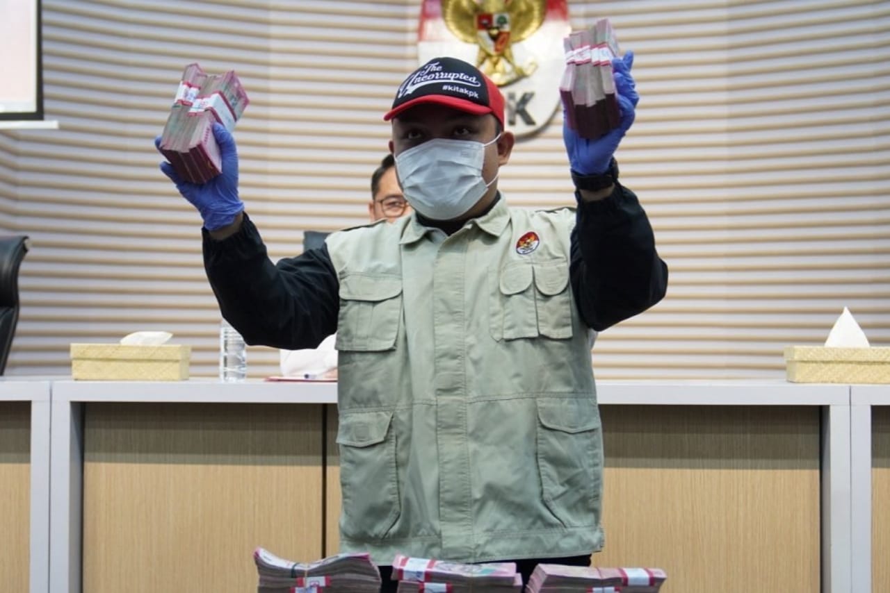 Penampakan Barang Bukti Uang Hasil OTT Ketua Pengadilan Negeri