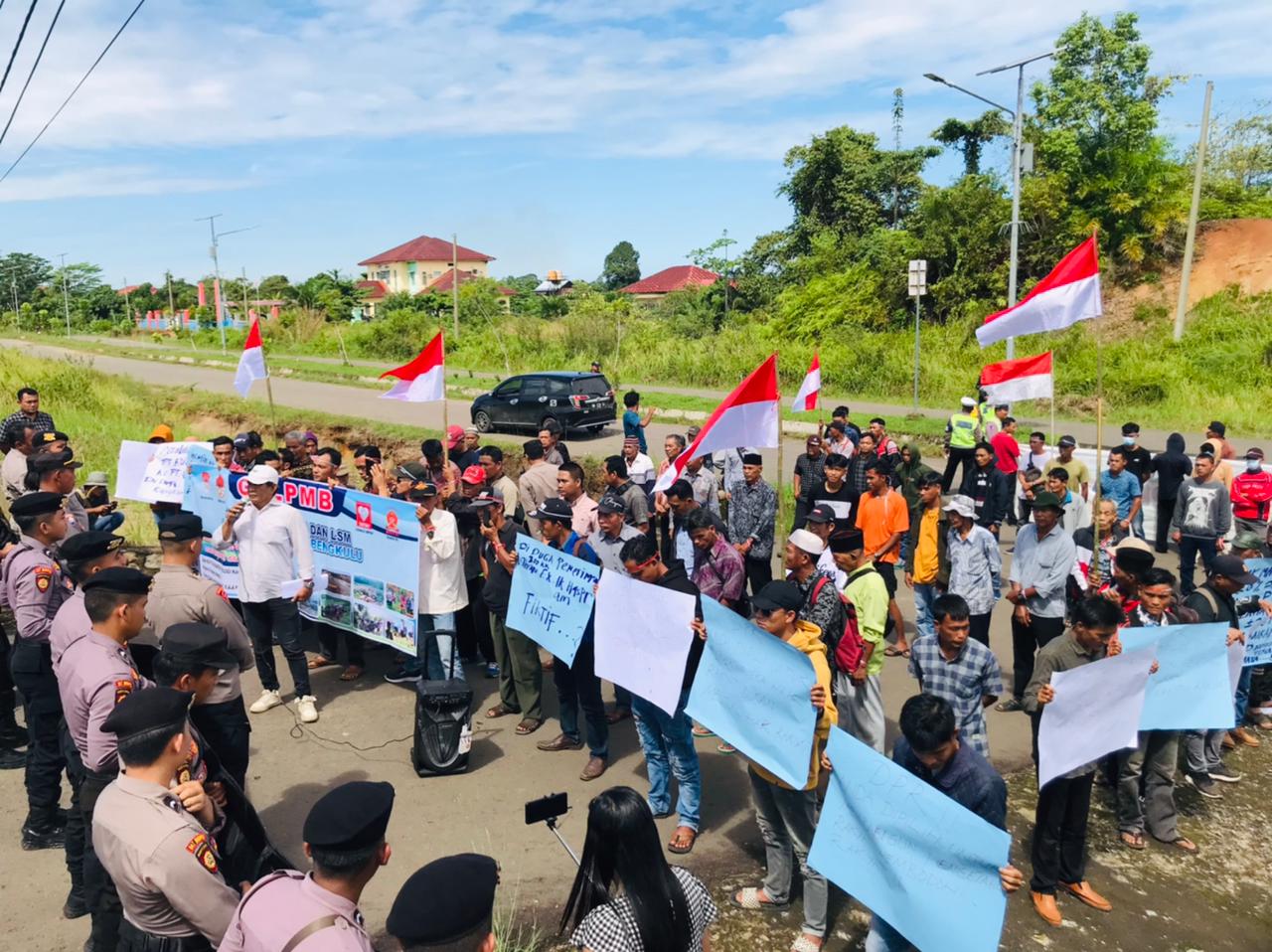 Aktivis GOLPMB Beserta Warga Desa Penyangga Perusahaan Perkebunan Gelar Demo, Tuntutannya