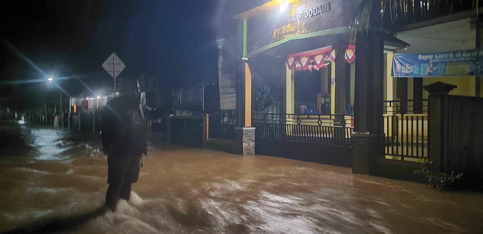 Banjir Rendam Ratusan Rumah, Akses Jalan Penghubung 2 Kecamatan Lumpuh 