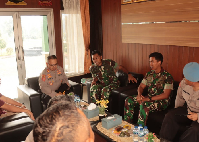 Silaturahmi ke Denzipur GB 14, Kapolres Bengkulu Tengah Tegaskan Komitmen TNI-Polri untuk Masyarakat