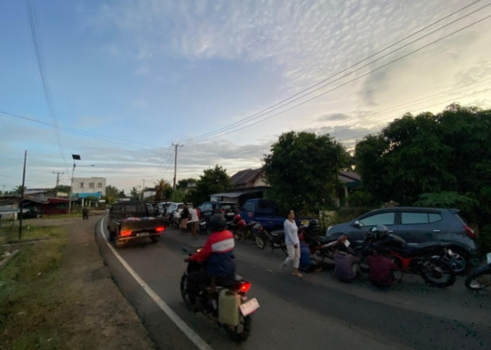 Krisis BBM di Bengkulu Tengah: Warga Rela Tak Tidur Demi Pertalite