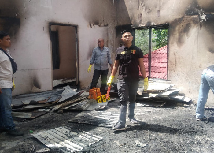 Diduga Korsleting Listrik, Kantor Desa Linggar Galing Terbakar