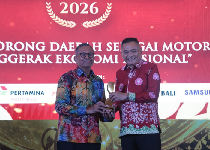 Dedikasikan Penghargaan untuk Masyarakat Bengkulu Tengah, Bupati Rachmat: Kado Istimewa HUT ke-18