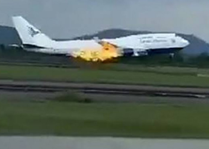 Mencekam! Penampakan Mesin Pesawat Garuda Bawa Jemaah Haji Terbakar, Kemenag Beri Teguran Keras