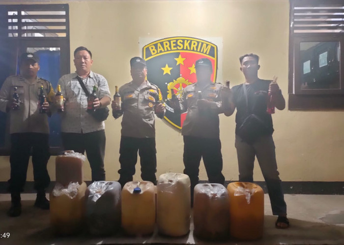 Operasi Pekat Nala di Bengkulu Tengah, Puluhan Botol Miras Merek Amer Gold, Newport dan 45 Liter Tuak Disita