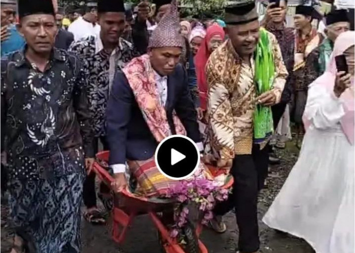 Pengantin Pria di Bengkulu Tengah Mendadak Viral Usai Lakukan Aksi Tumpangi Gerobak Tangan Menuju Rumah Pujaan