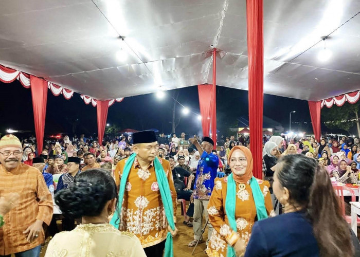 Hadir di Desa Srikaton, Bupati Rachmat Riyanto Apresiasi Pementasan Drama Tradisional Putri Gading Cempaka