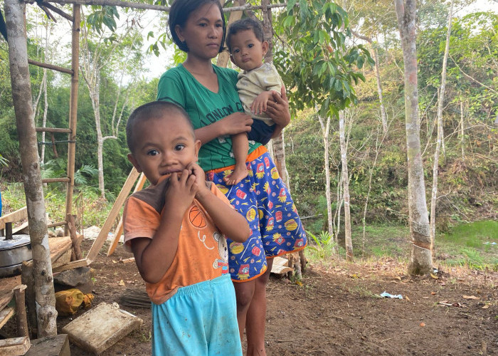 Potret Warga Bengkulu Tengah Tinggal di Gubuk Derita, Anak Derita Stunting 