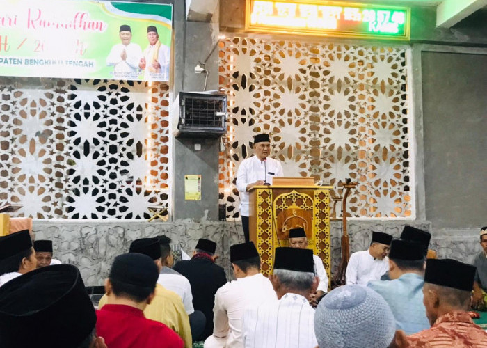 Safari Ramadan Perdana, Sambangi Masjid Al-Jannah, Pj Bup Serahkan Sembako dan Al-Quran