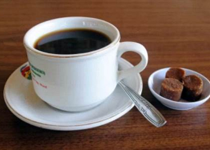 Gula Aren atau Gula Putih? Mana yang Lebih Sehat untuk Campuran Kopi?