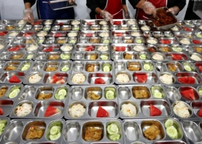 Abaikan Hak dan Kesejahteraan Guru, Guru Honorer Gugat Program MBG