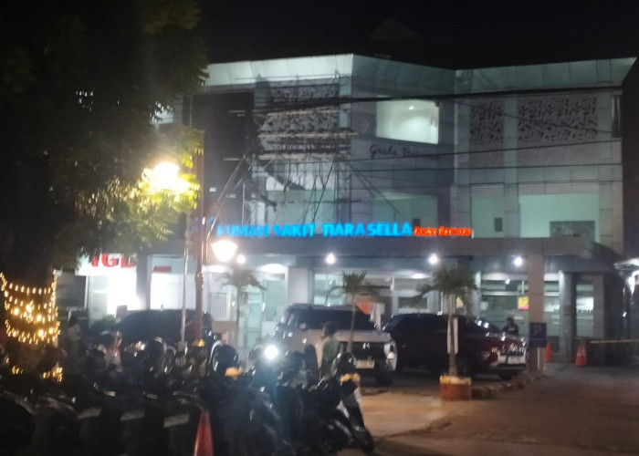 Jalani Perawatan, Bupati hingga Tokoh Masyarakat Berikan Dukungan Moril untuk Kesembuhan Ibunda Wakil Bupati
