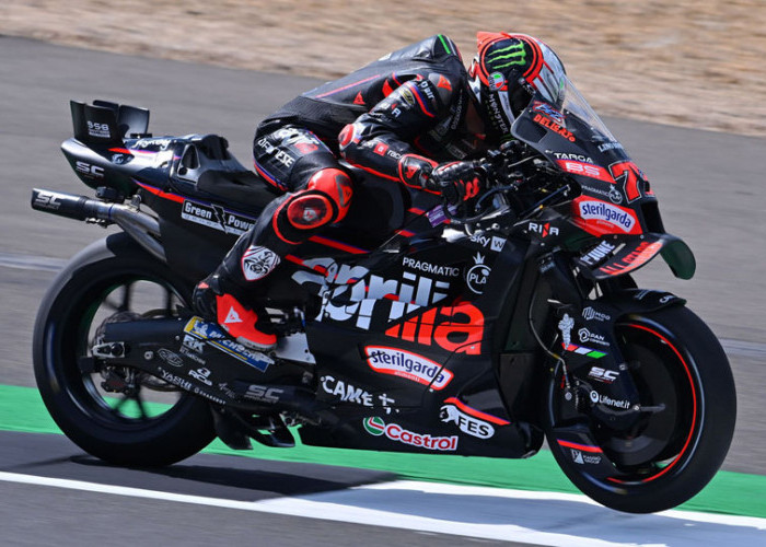 Hasil MotoGP Inggris 2025: Marco Bezzecchi Persembahkan Kemenangan Perdana Aprilia, Quartararo Gagal Total