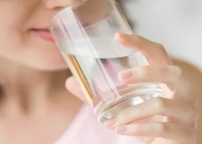 Cegah Dehidrasi Saat Puasa dengan Minum Air Putih 8 Gelas Perhari, Simak Waktu Terbaiknya