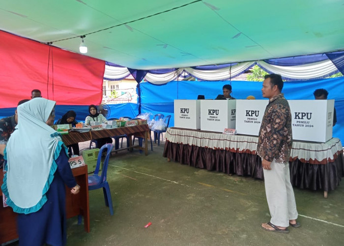 DPT Paling Banyak, Begini Suasana Pemungutan Suara di Kecamatan Pondok Kelapa, Warga Ada Dihadiahi Coklat