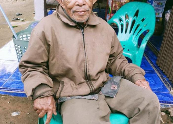 Pak Tua Ini Tersesat di Pagar Jati, Bagi yang Kenal Dapat Menghubungi