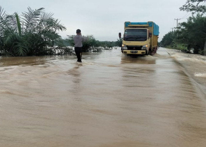Banjir Arus Deras, Jalan Bentiring-Pasar Pedati Lumpuh
