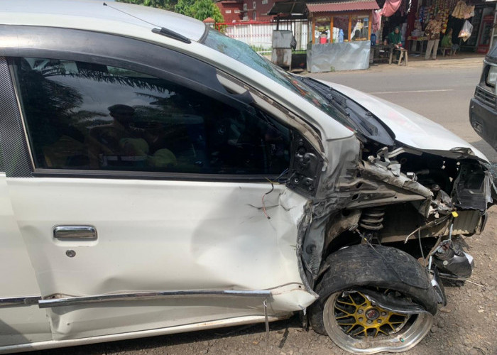 4 Kendaraan Terlibat Kecelakaan Beruntun di Bengkulu Tengah, Mobil Ringsek, 2 Orang Luka-Luka