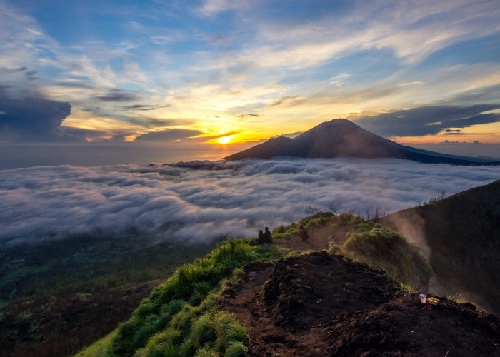 Ini Dia 10 Gunung di Indonesia Selalu Ramai Dikunjungi Saat Musim Liburan