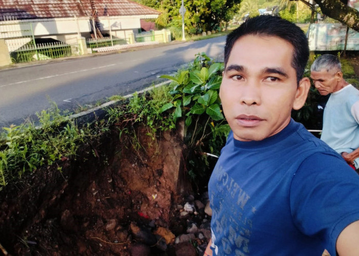 Siring Jalan Provinsi di Bengkulu Tengah Amblas 12 Meter, Keselamatan Pengendara Terancam
