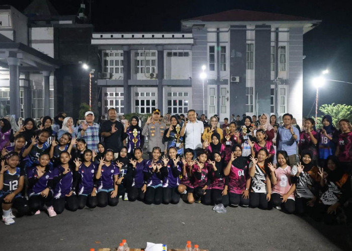 Final Volleyball Putri U-16 Meriahkan Malam Berbinar, Perintis Muda Keluar sebagai Juara