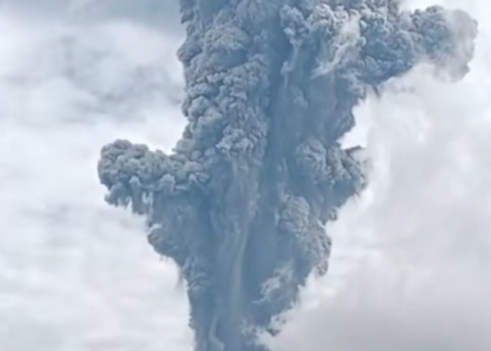 Gunung Marapi di Sumbar Meletus, Semburkan Abu Vulkanik Setinggi 3.000 Meter di Atas Puncak 