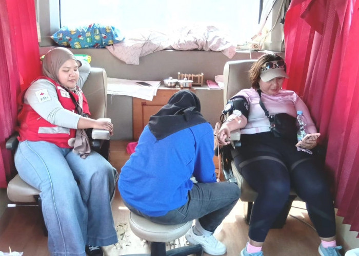 PMI Hadirkan Donor Darah dan Cek Kesehatan, Ratusan Warga Antusias Senam Sehat di Sunda Kelapa Residence