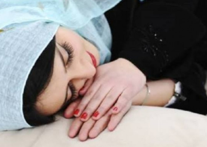 MUSLIM WAJIB TAHU! Tidur Tengkurap Dibenci Allah SWT, Berikut Posisi Tidur yang Dianjurkan dalam Islam