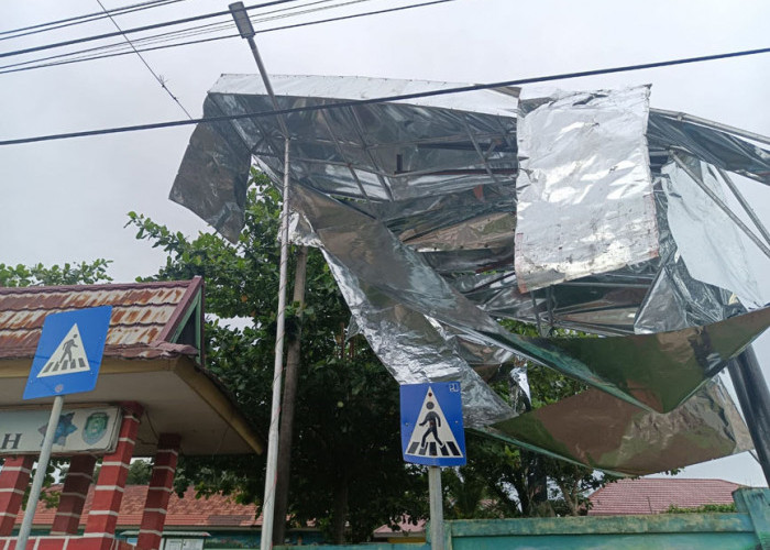 Berbulan-bulan Rusak, Reklame Sekolah Belum Diperbaiki, LSM Pro Jamin Kritik Lambannya Penanganan Dikbud