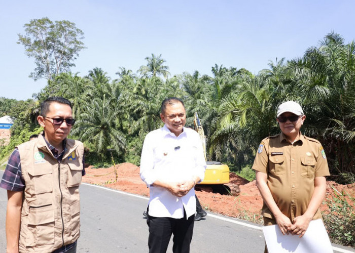 Empat Lokasi Dipantau, Bupati Rachmat Pastikan Proyek Infrastruktur Beri Manfaat ke Masyarakat