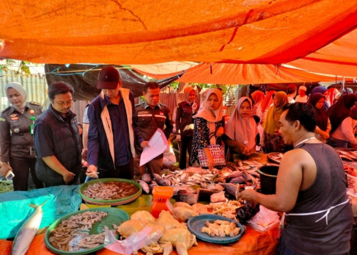 TPID Bengkulu Tengah Sidak Pasar Taba Penanjung, Harga Daging Sapi Tembus Rp159 Ribu per Kg