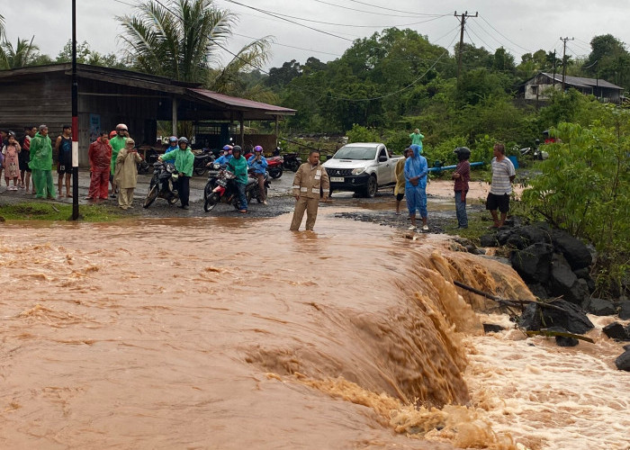 Hujan Deras Selama 3 Jam, Jalan di Desa Lagan Bungin Terendam Banjir