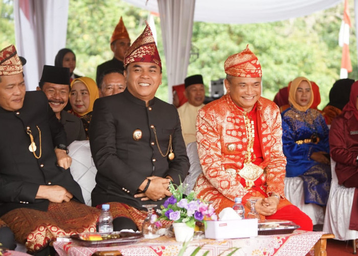 Upacara HUT ke-18 Bengkulu Tengah Berlangsung Khidmat, Bupati Tegaskan Komitmen Membangun Daerah