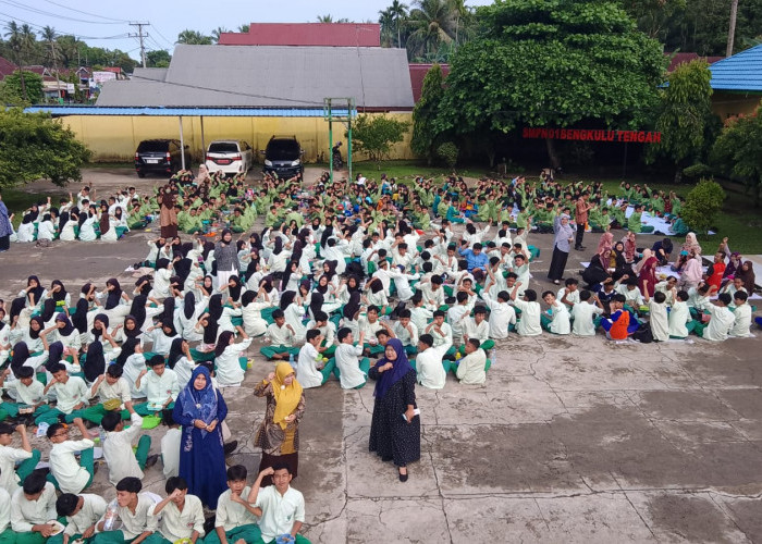 SMPN 1 Bengkulu Tengah Terapkan Gerakan Sekolah Sehat dengan Makan Bergizi Bersama