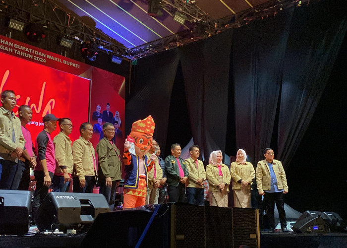 Penampilan Repvblik Bius Ratusan Masyarakat Bengkulu Tengah, KPU Launching Maskot MIDESWA 