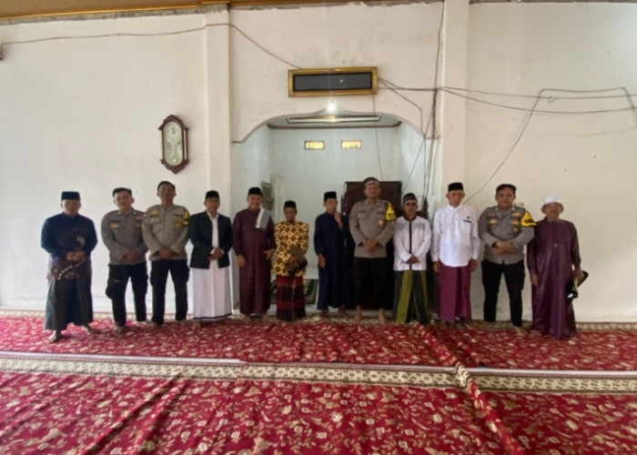 Camat Semidang Lagan Jadi Imam Sholat Idul Adha di Desa Padang Siring, Warga Terima Bantuan Sapi Kurban