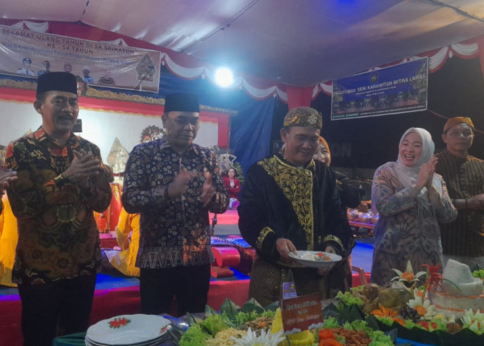 Desa Srikaton Peringati HUT ke-54 dengan Wayang Kulit dan Santunan Anak Yatim