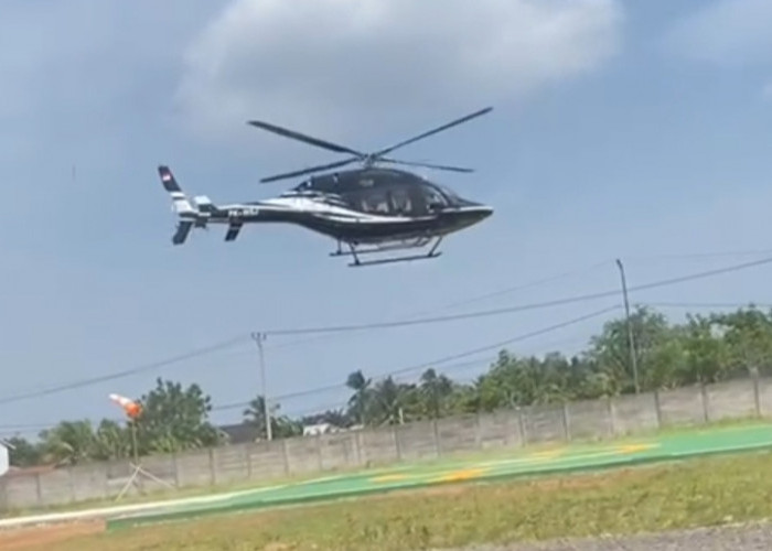 HEBOH! Helikopter Mendarat di Desa Nakau Bengkulu Tengah, Ini Penampakannya