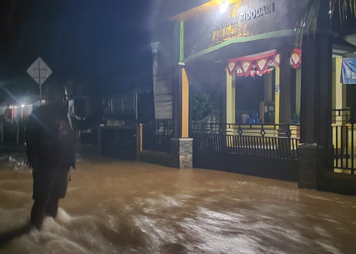 Banjir Rendam Ratusan Rumah, Akses Jalan Penghubung 2 Kecamatan Lumpuh 