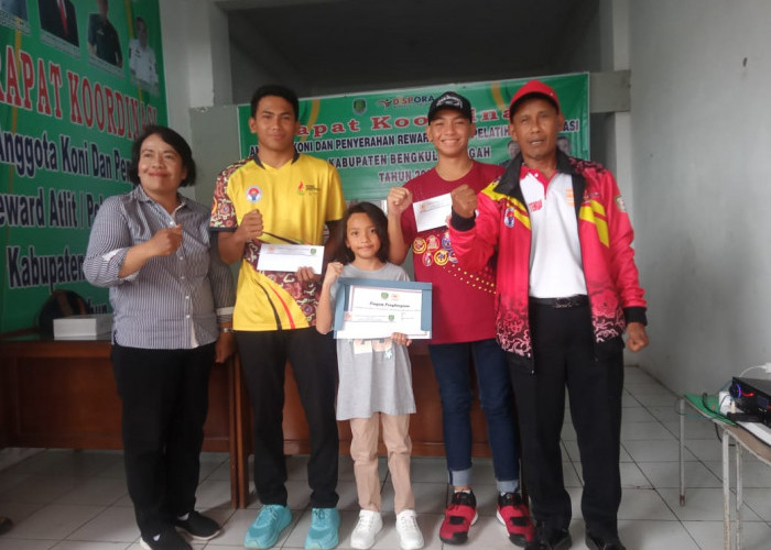 KONI Serahkan Reward ke 119 Atlet, 22 Pelatih dan 3 Tim Beregu Bengkulu Tengah
