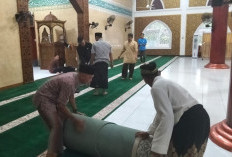 Sambut Bulan Suci Ramadan, Warga Desa di Pondok Kelapa Gelar Bersih Masjid dan Doa Bersama