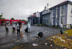 Gabungan Tenaga Outsourcing Gercep Tangani Sampah Pasca Malam Berbinar dan Pelantikan PPPK Paruh Waktu
